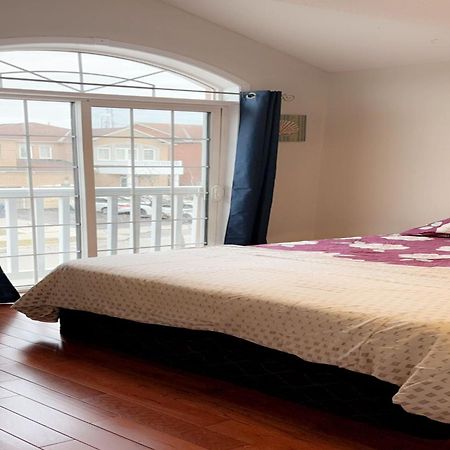 Bright Queen Room Close To Sheridan College And Airport ブランプトン エクステリア 写真