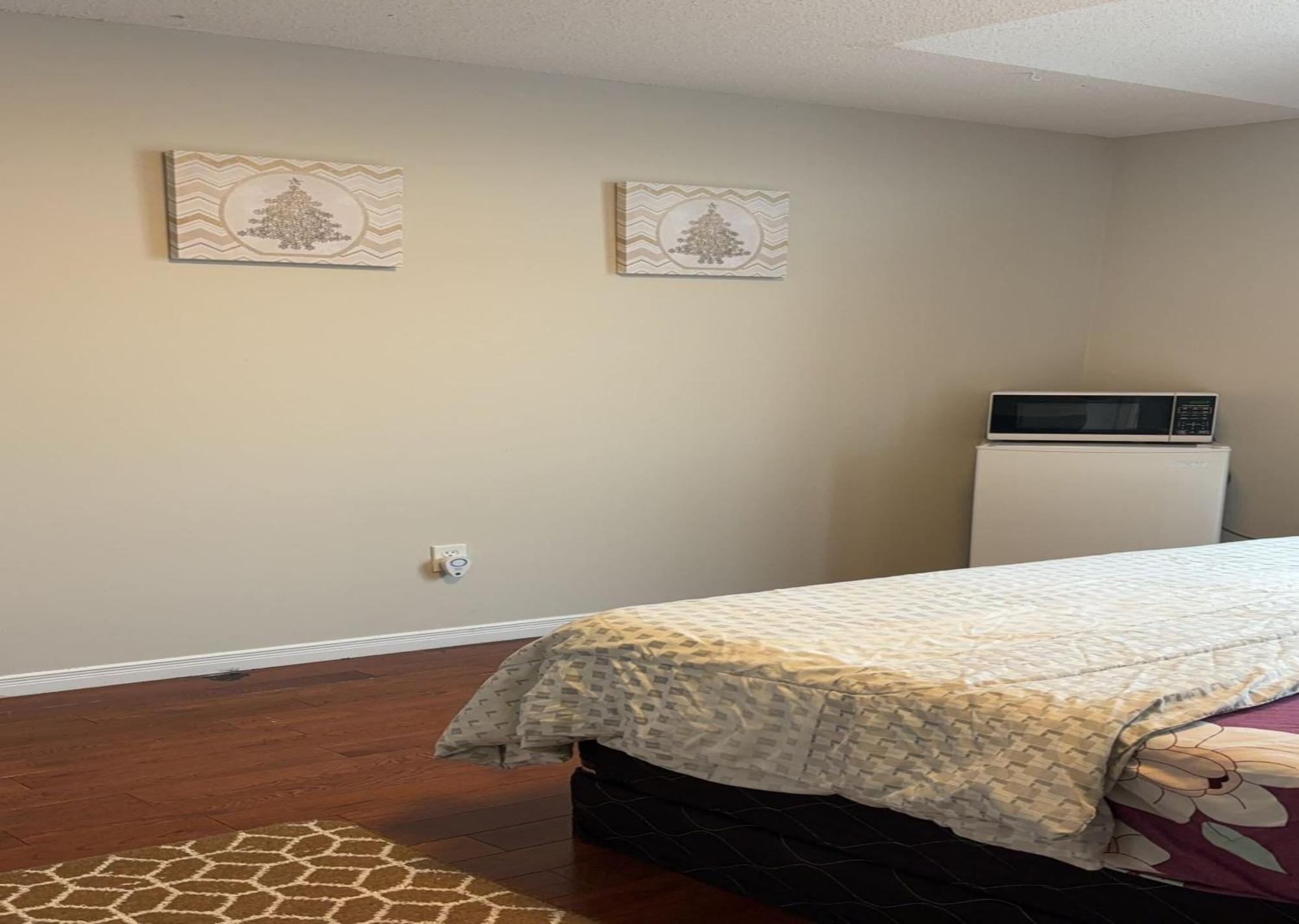 Bright Queen Room Close To Sheridan College And Airport ブランプトン エクステリア 写真