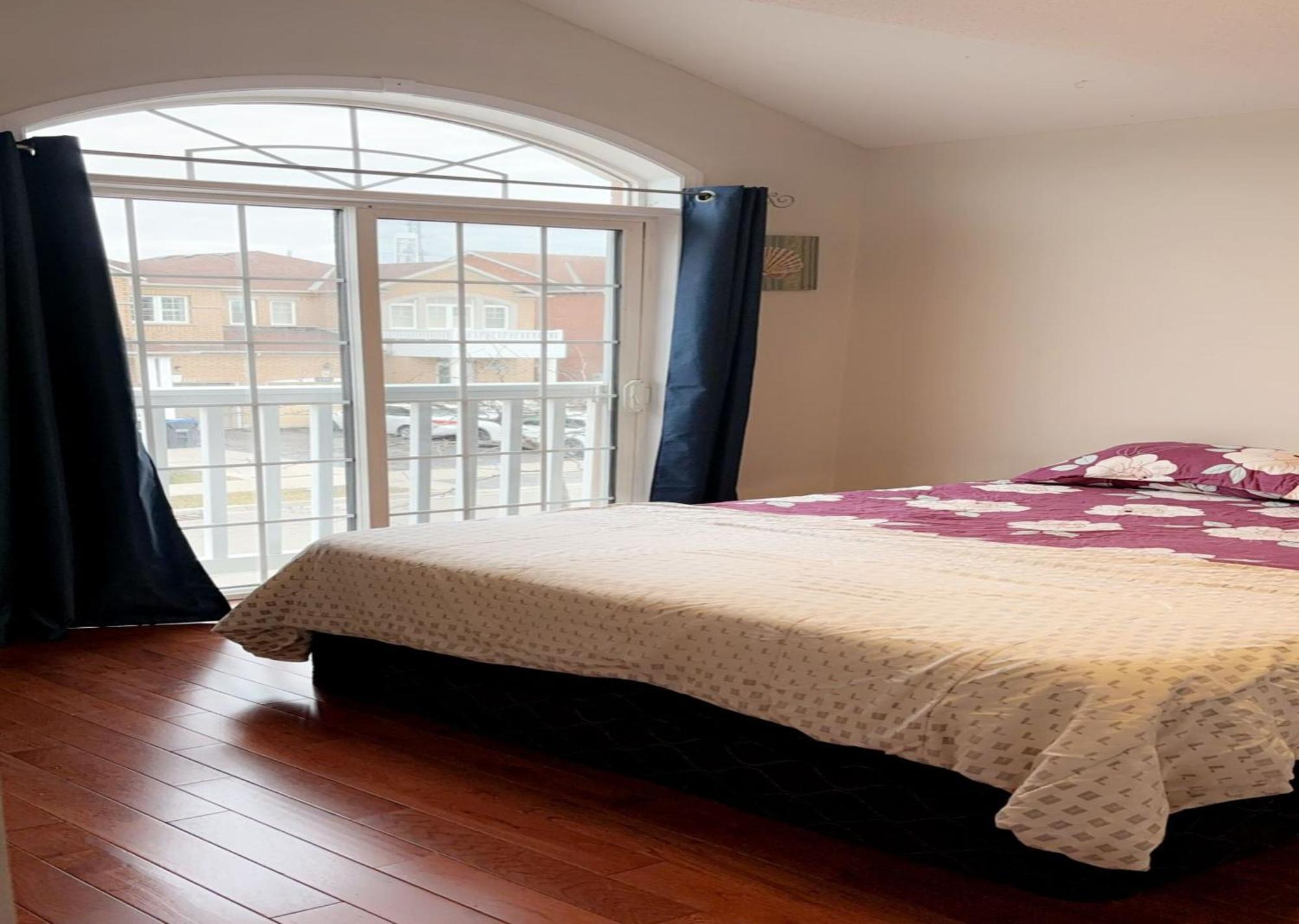 Bright Queen Room Close To Sheridan College And Airport ブランプトン エクステリア 写真