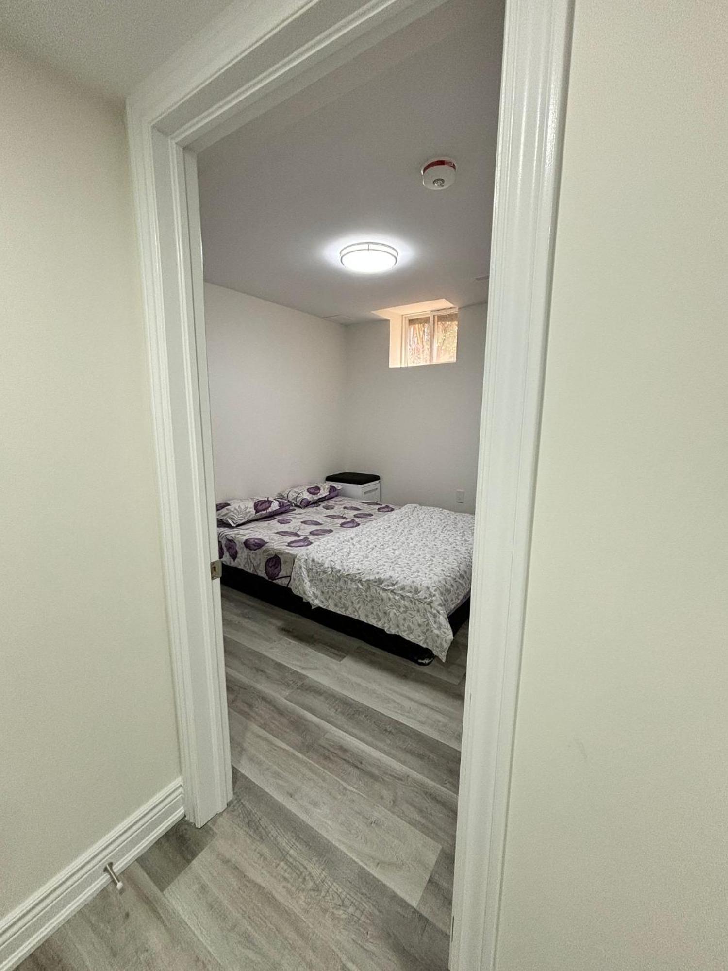 Bright Queen Room Close To Sheridan College And Airport ブランプトン エクステリア 写真