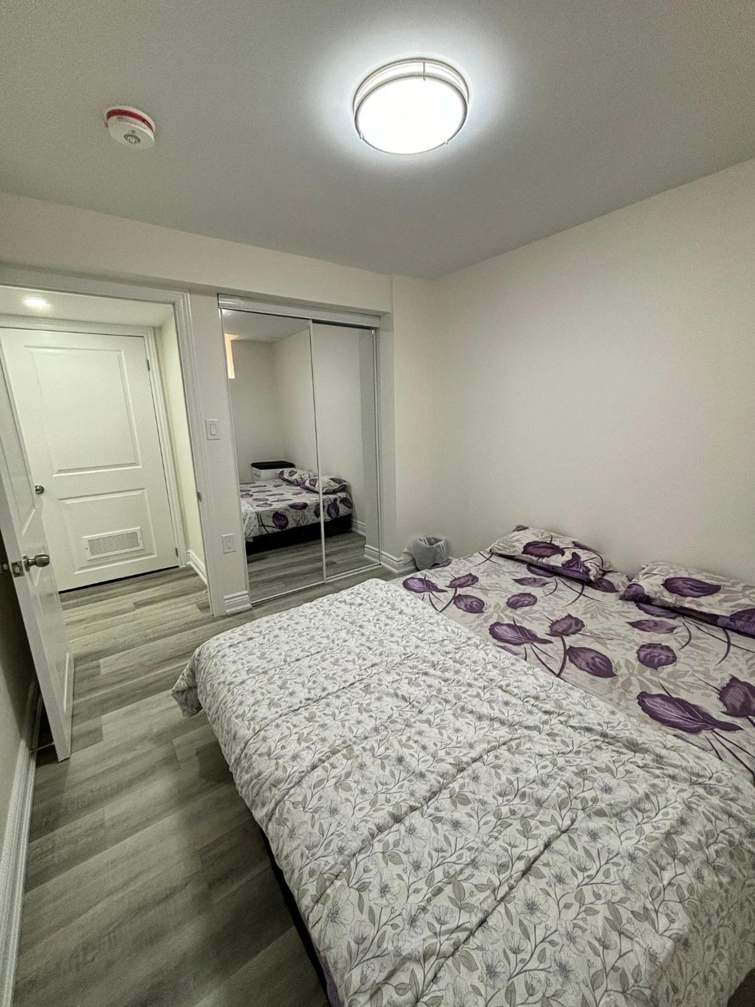 Bright Queen Room Close To Sheridan College And Airport ブランプトン エクステリア 写真