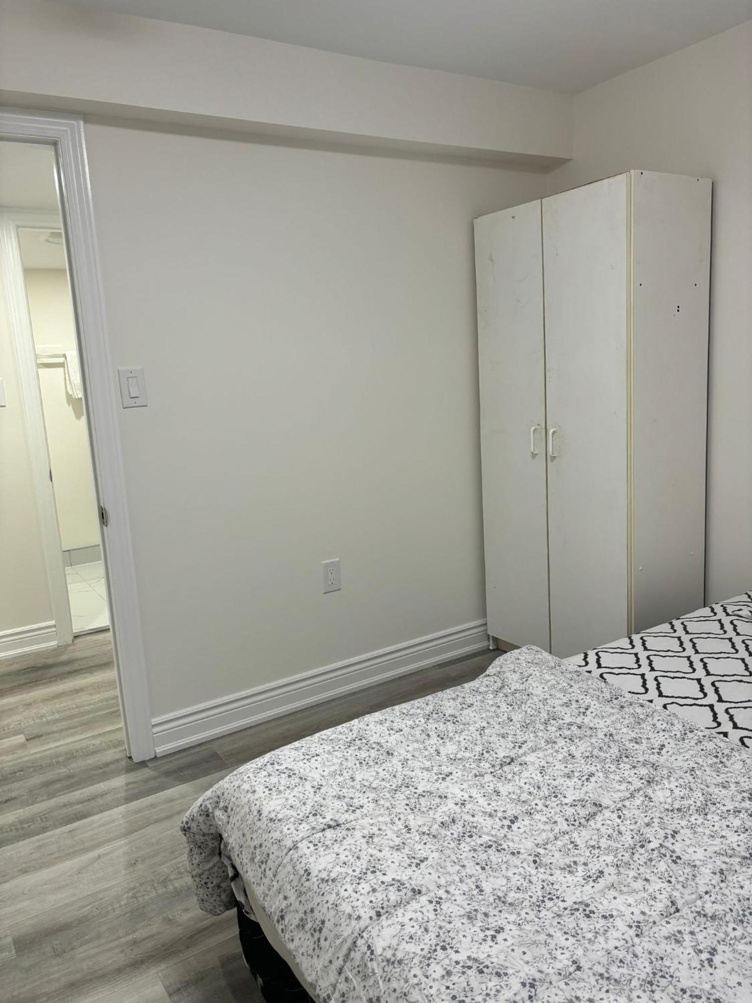 Bright Queen Room Close To Sheridan College And Airport ブランプトン エクステリア 写真