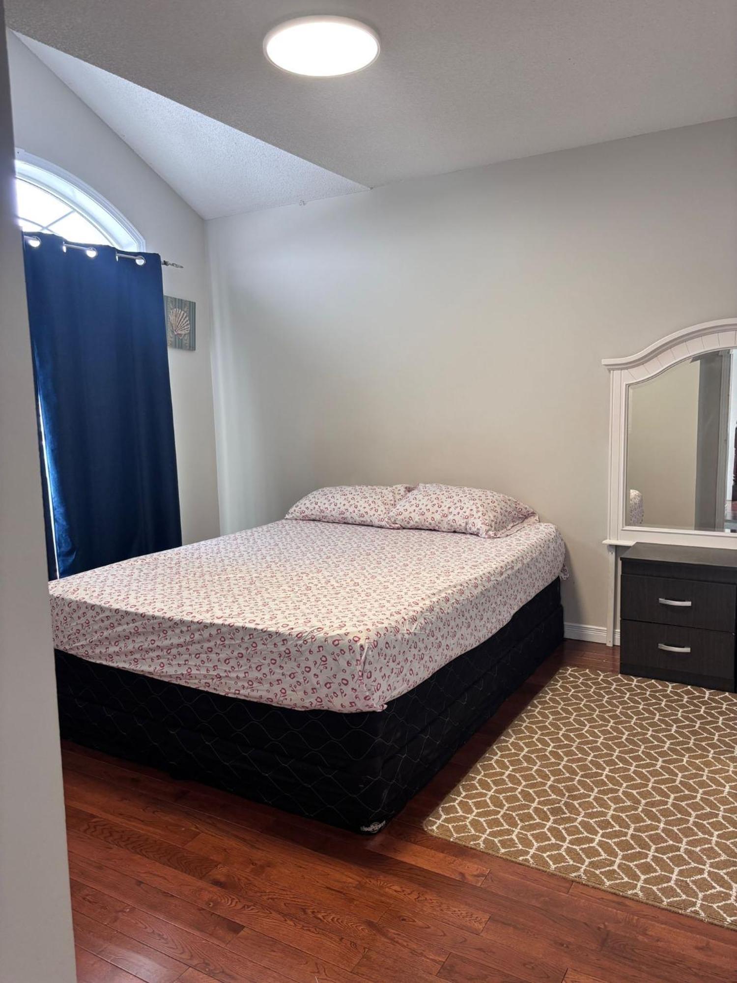 Bright Queen Room Close To Sheridan College And Airport ブランプトン エクステリア 写真